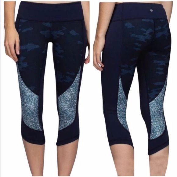 lululemon athletica Pants - Lululemon cropped blue pattern leggings